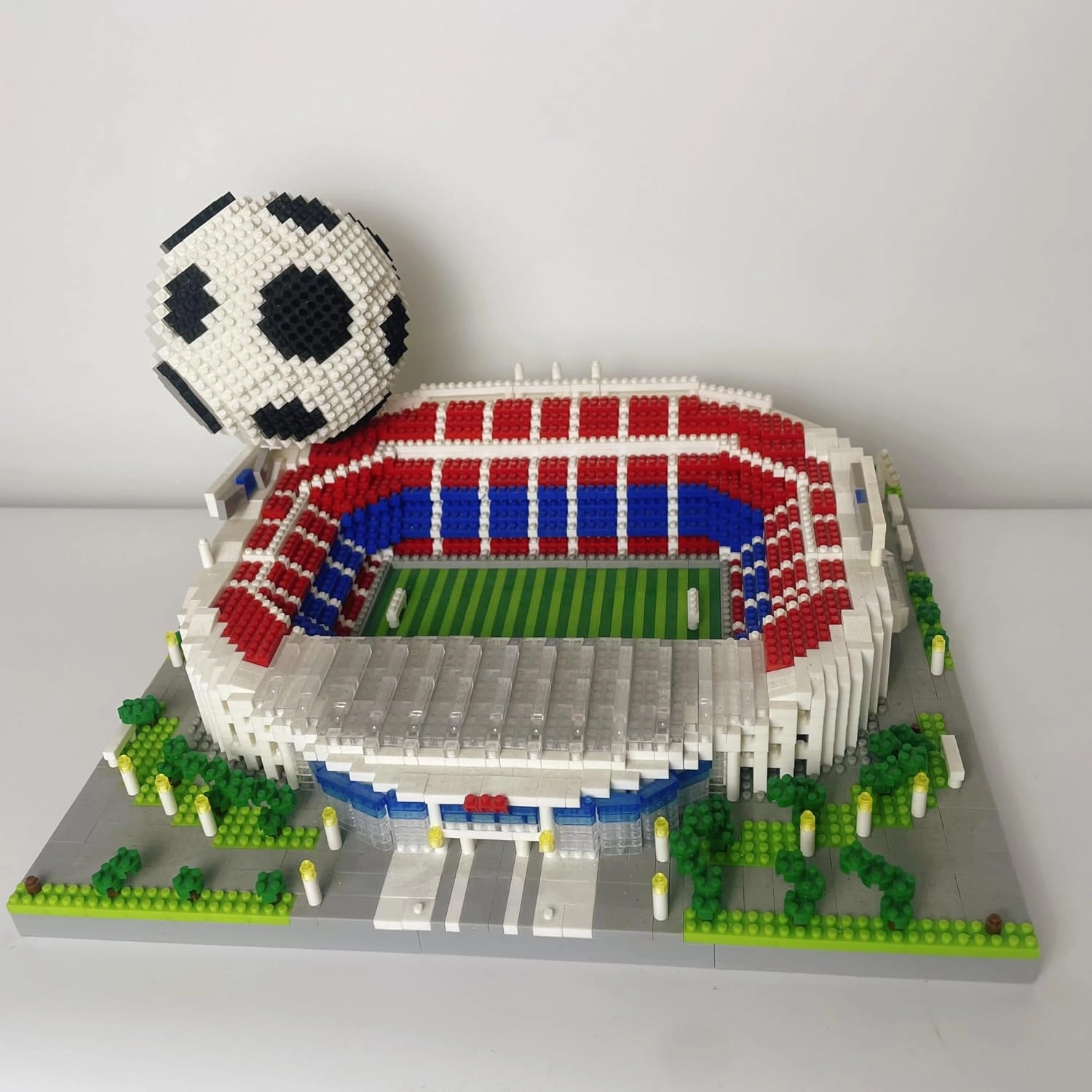 4200 pcs Barcelona Soccer Stadium with Soccer Ball Micro Mini Building Blocks Toy Set Creating an Exclusive Football Field, Proud Exhibits and Gift for Adult Fans, Challenging Artistic Works