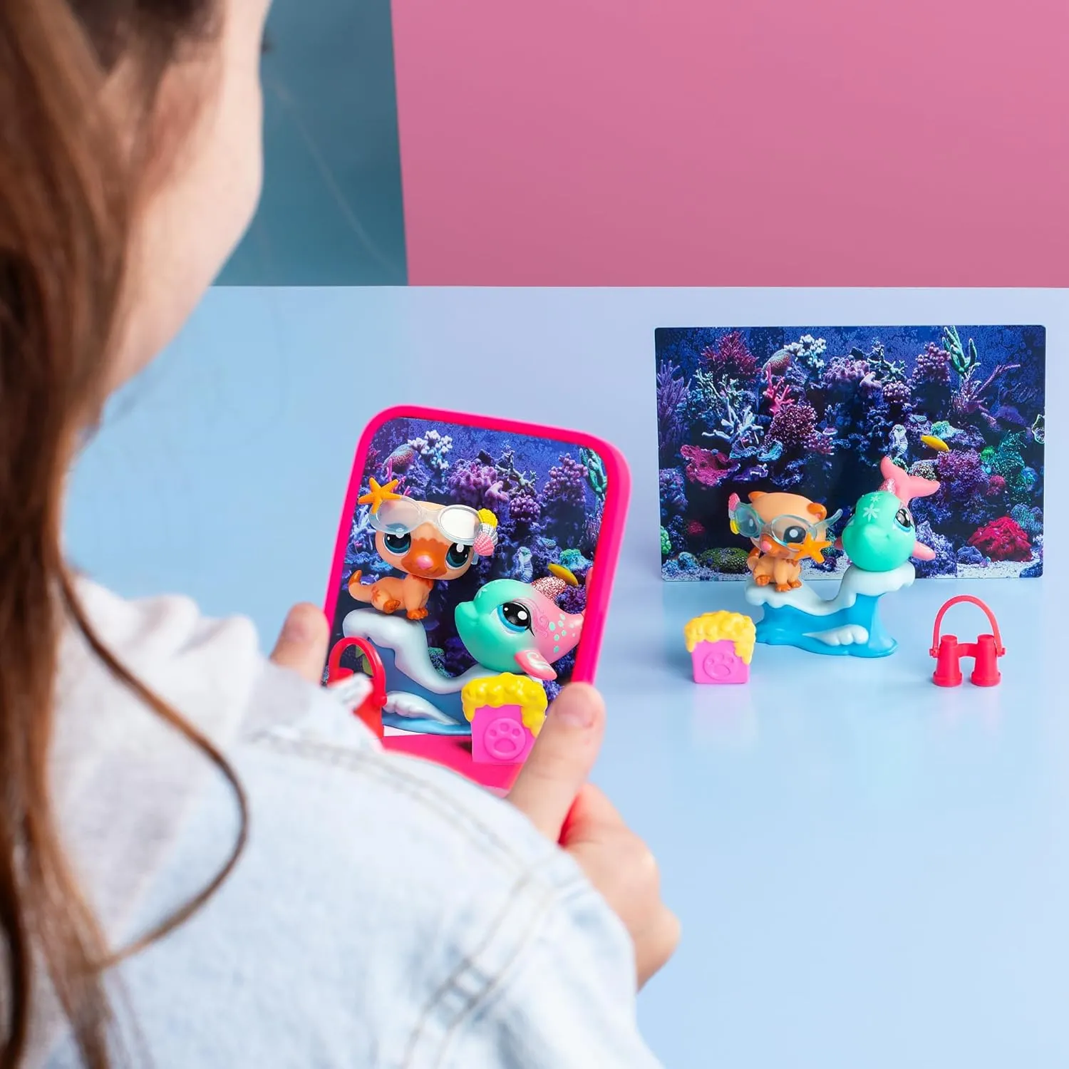 Bandai Littlest Pet Shop Petfluencer Shell-Fie Fun | Petfluencer Set Contains 2 Gen LPS Mini Pet Toys 4 Accessories 1 Backdrop 1 Collector Card And 1 Virtual Code | Collectable Toys For Girls And Boys