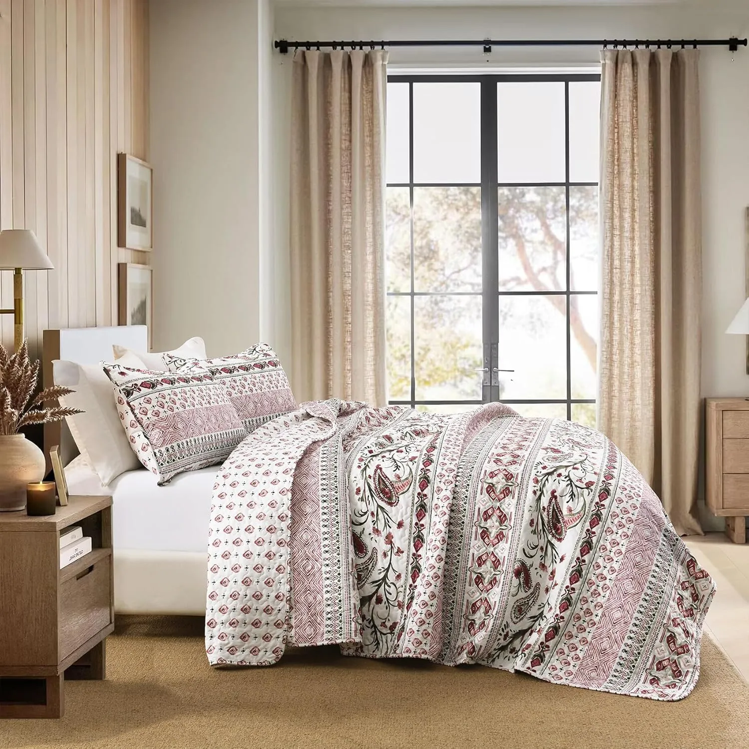 Boho Style Queen Quilt Set Reversible Bohemian Paisley Rose Red Quilt Beddding Set, Soft and Lightweight Bedspread for All Season, Full Size Bed Coverlet with 2 Matching Pillow Shams (3 Pieces)