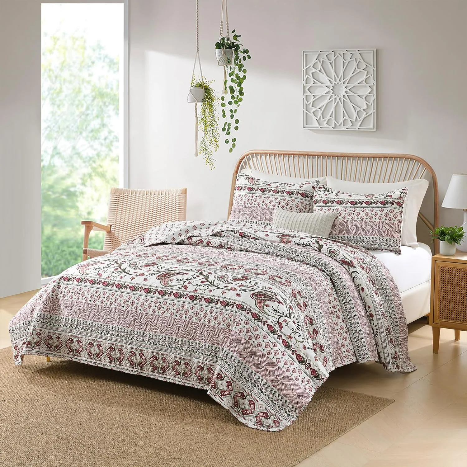 Boho Style Queen Quilt Set Reversible Bohemian Paisley Rose Red Quilt Beddding Set, Soft and Lightweight Bedspread for All Season, Full Size Bed Coverlet with 2 Matching Pillow Shams (3 Pieces)