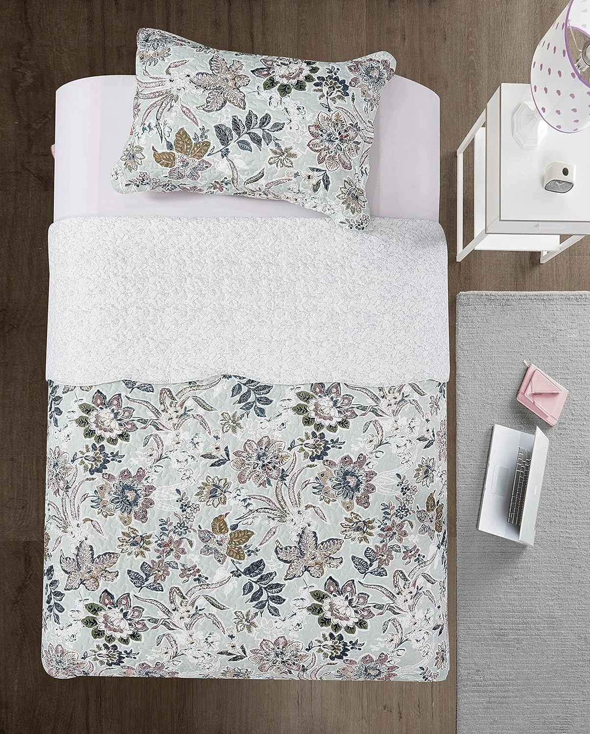 Brilliant Sunshine Green Vintage Beautiful Flowers, 2-Piece Quilt Set with 1 Sham, Reversible Bedspread, Soft Lightweight Coverlet, All-Season, Twin, Green