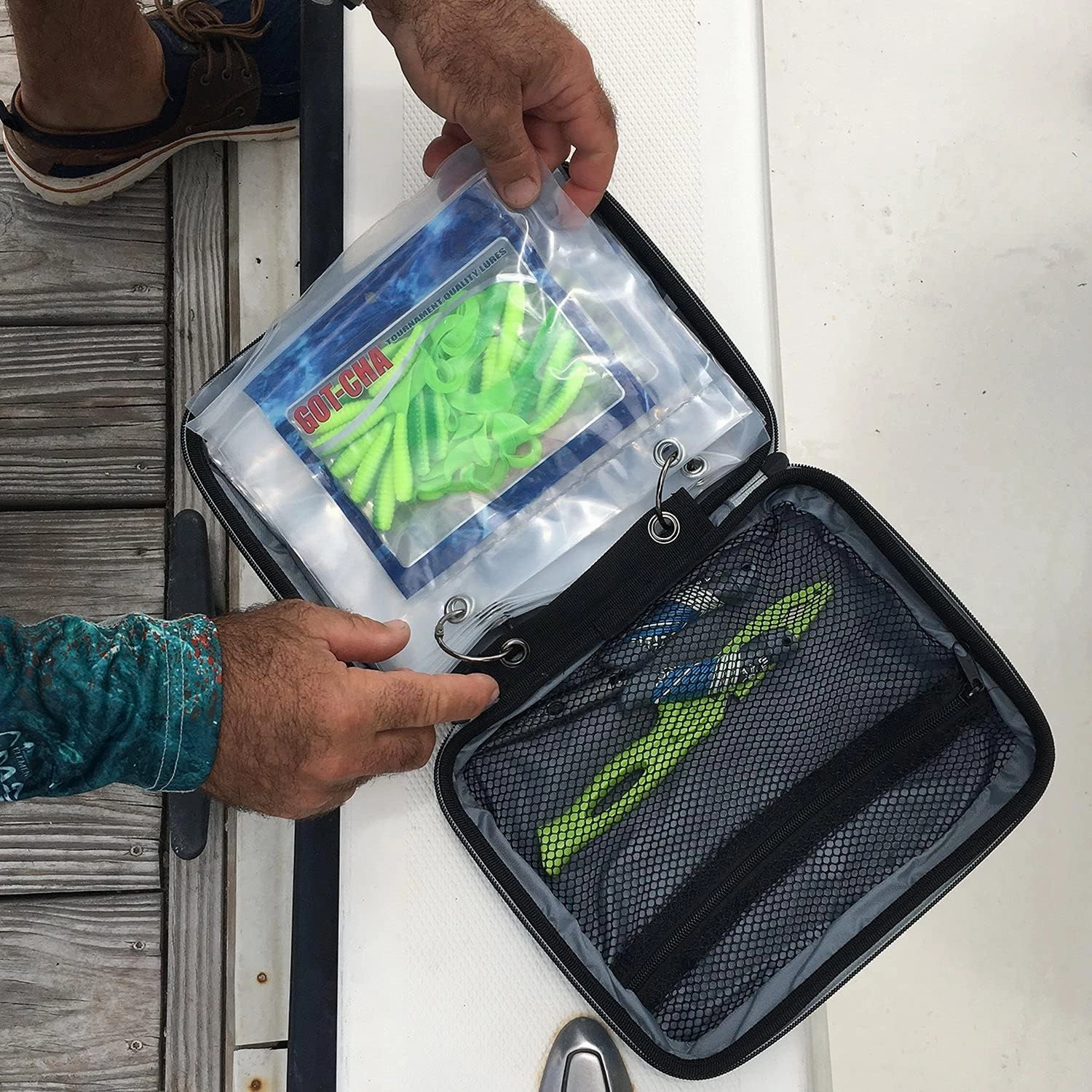 Calcutta Squall Molded Bait Binder | Mossy Oak Coastal Shoreline Pattern | 8 Removable Clear Plastic Sleeves | Compression Molded Durability | Soft Bait Organizer