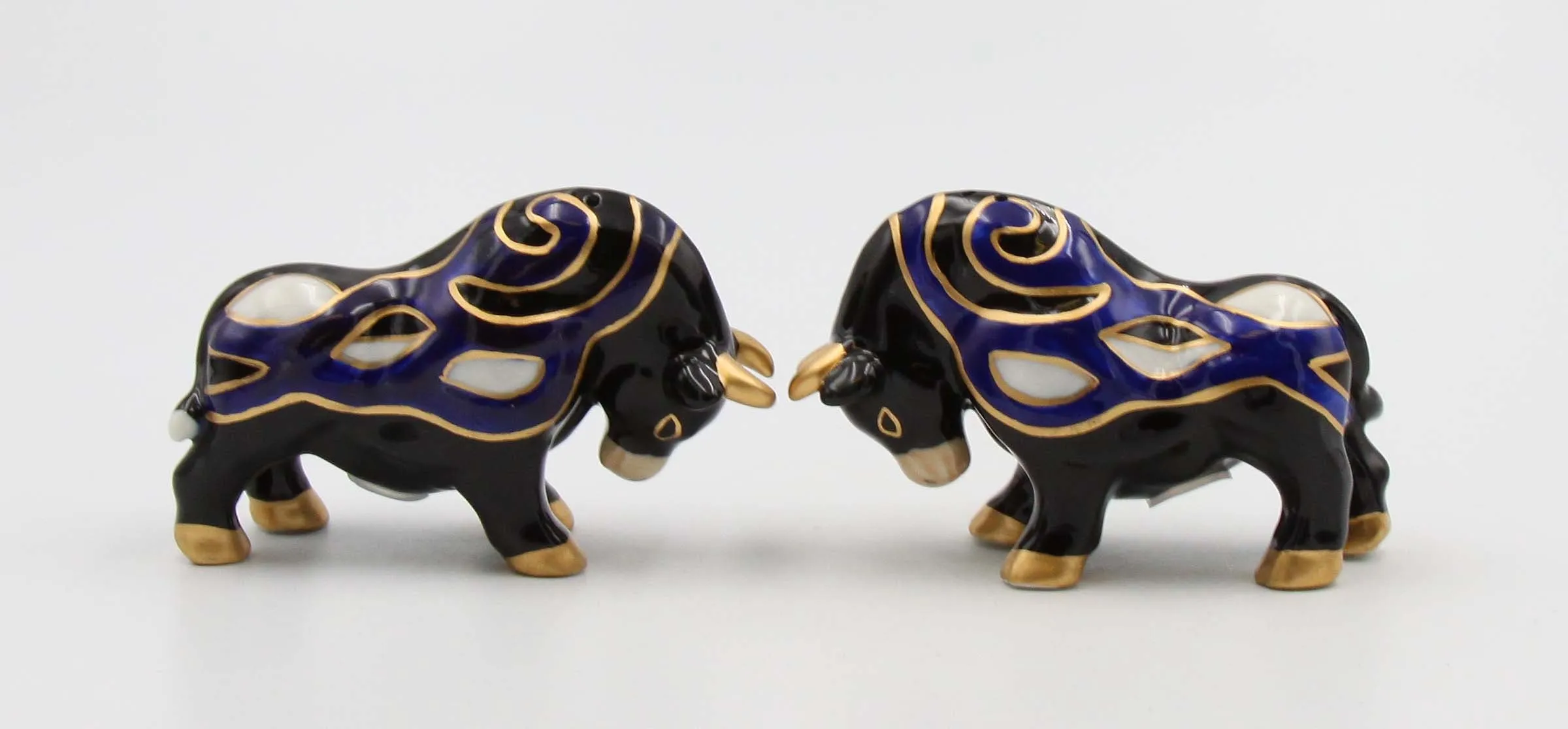 Ceramic Black Bull with Gold Accents Salt And Pepper Shakers, Home Décor, Gift for Her, Gift for Mom, Kitchen Décor