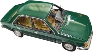 Die Cast Vehicle 1/43 for Opel Commodore 1976 Dark Green Resin Simulation 4-Door Sedan Car Model Static Decoration Car Model Mini Cars Replica