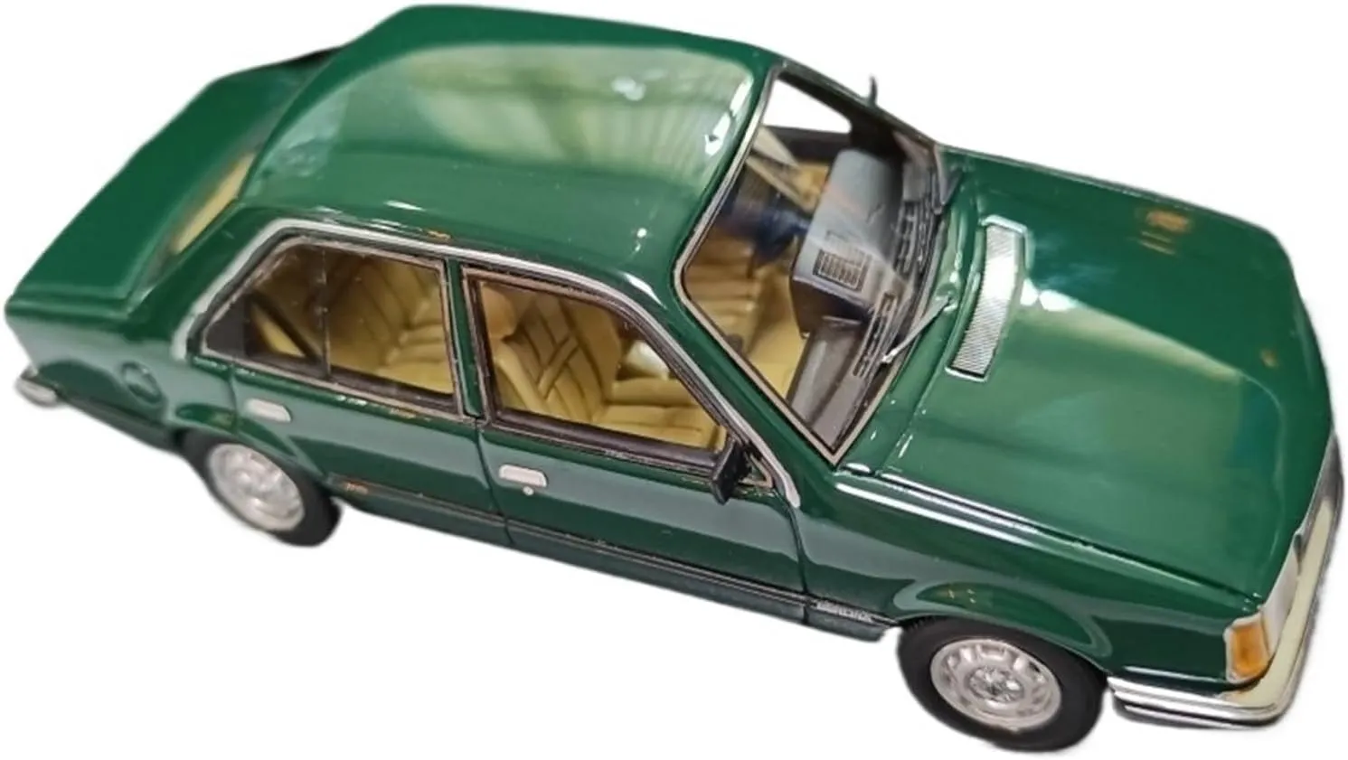 Die Cast Vehicle 1/43 for Opel Commodore 1976 Dark Green Resin Simulation 4-Door Sedan Car Model Static Decoration Car Model Mini Cars Replica
