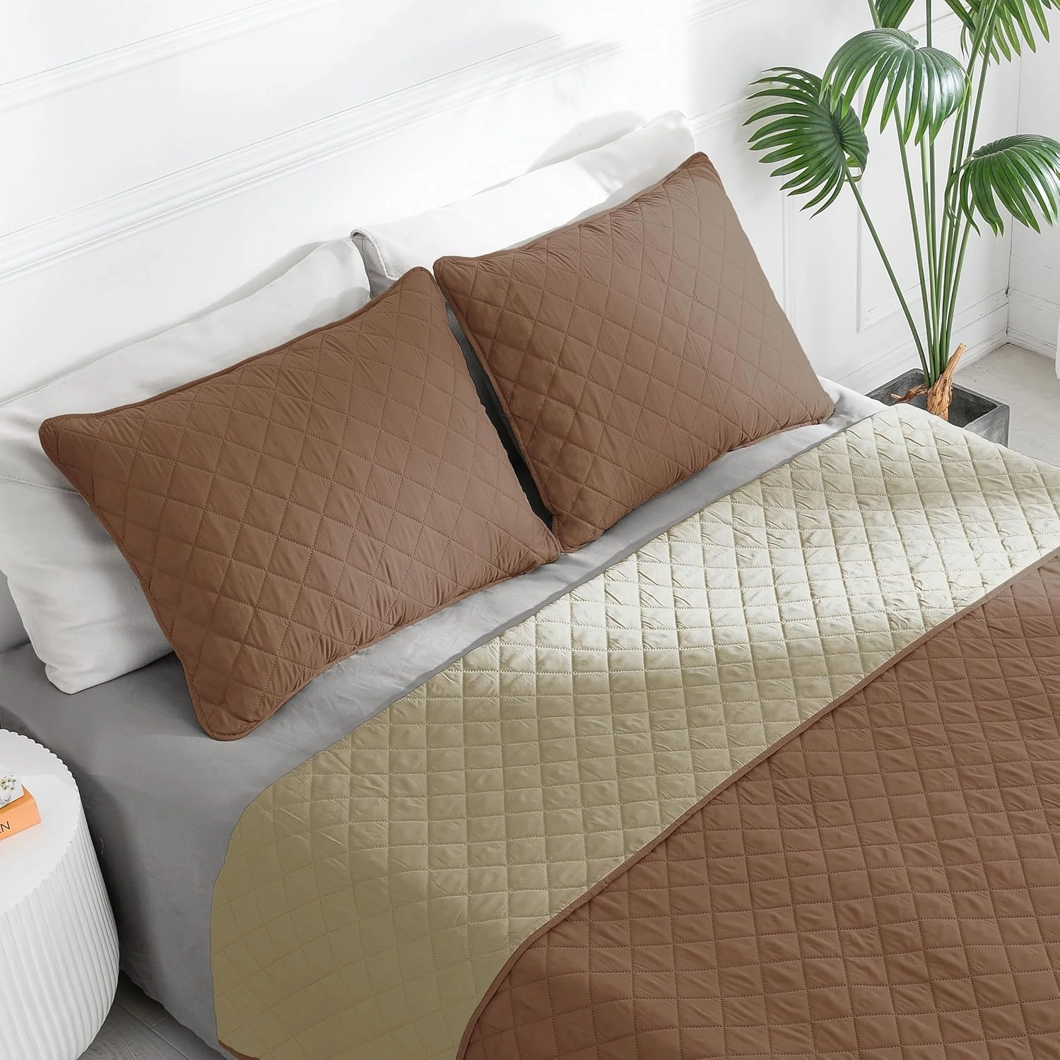 Easy-Going Full/Queen Size Reversible Quilt Set with 1 Quilt and 2 Pillow Shams, Soft Bed Quilt Cover, Water Resistant Lightweight Microfiber Bedspread, Stain Resistant, Brown/Beige