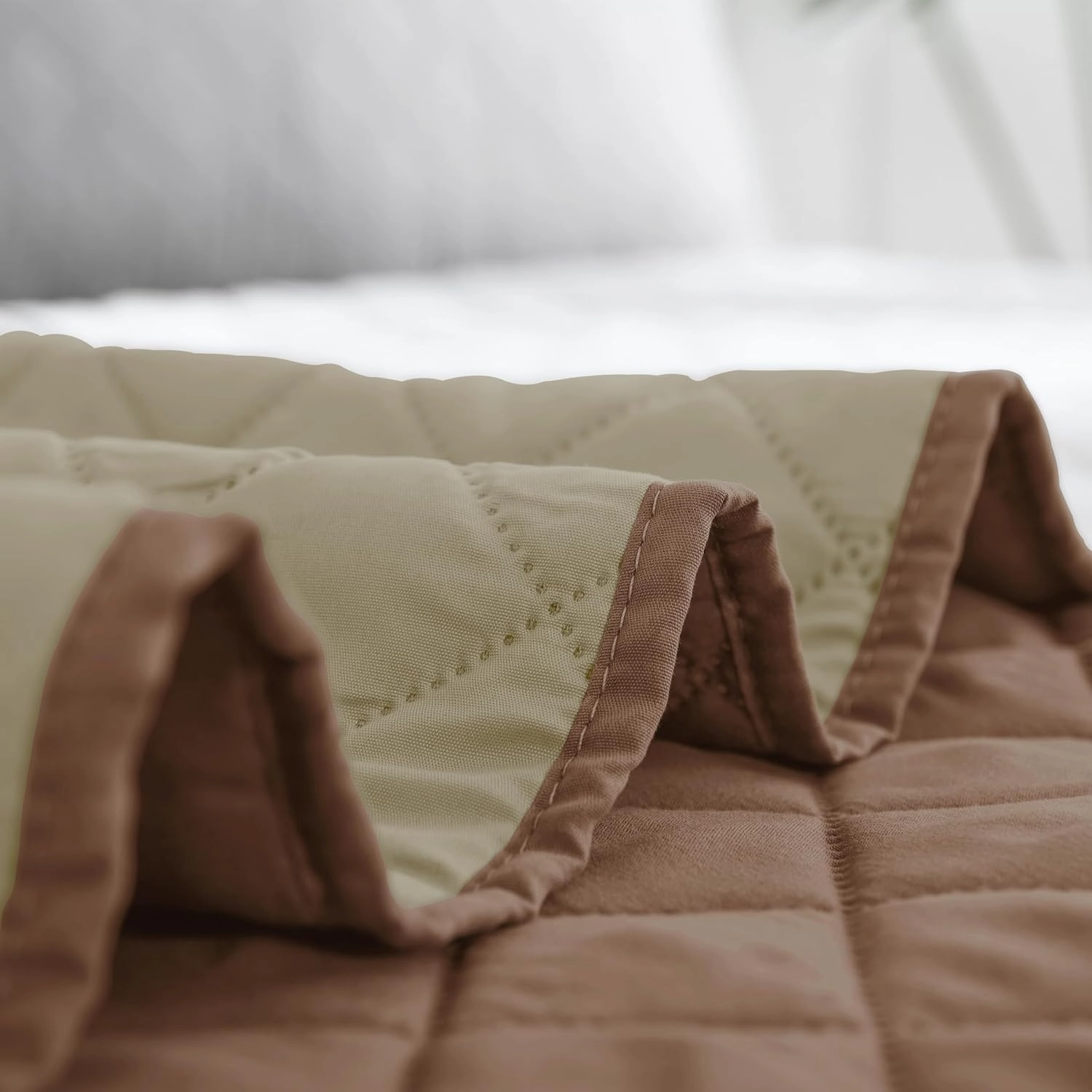 Easy-Going Full/Queen Size Reversible Quilt Set with 1 Quilt and 2 Pillow Shams, Soft Bed Quilt Cover, Water Resistant Lightweight Microfiber Bedspread, Stain Resistant, Brown/Beige