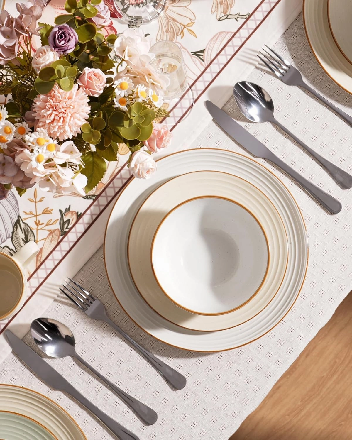 Famiware Jupiter Dinnerware Set, Plates and Bowls Dish Sets for 4 (12 Pieces), Microwave and Dishwasher Safe Stoneware Tableware, Chip and Scratch Resistant, Light Pink