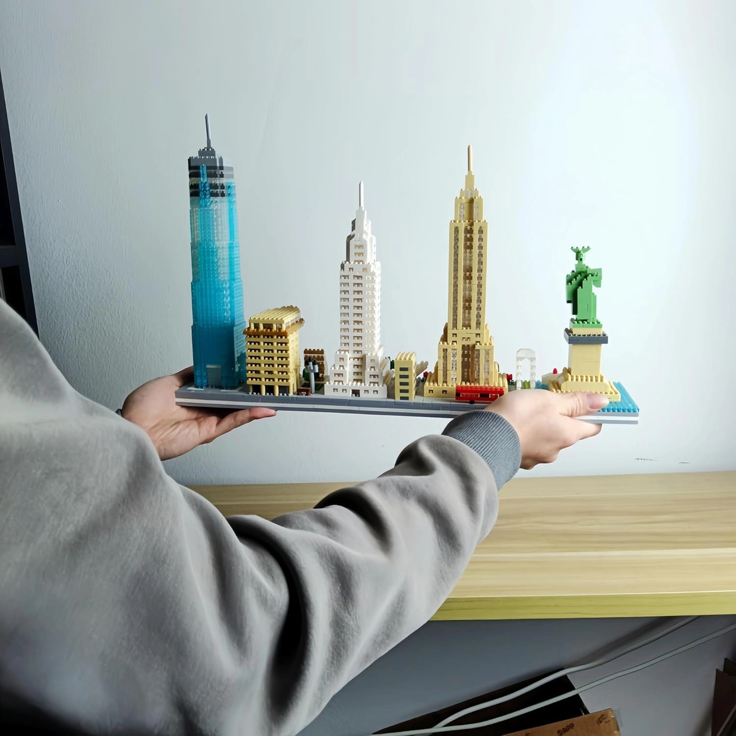 Famous Architecture Micro Mini Building Blocks Puzzle Toy: Assemble and Admire The Majestic New York Skyline - Your Personal Architectural Masterpiece