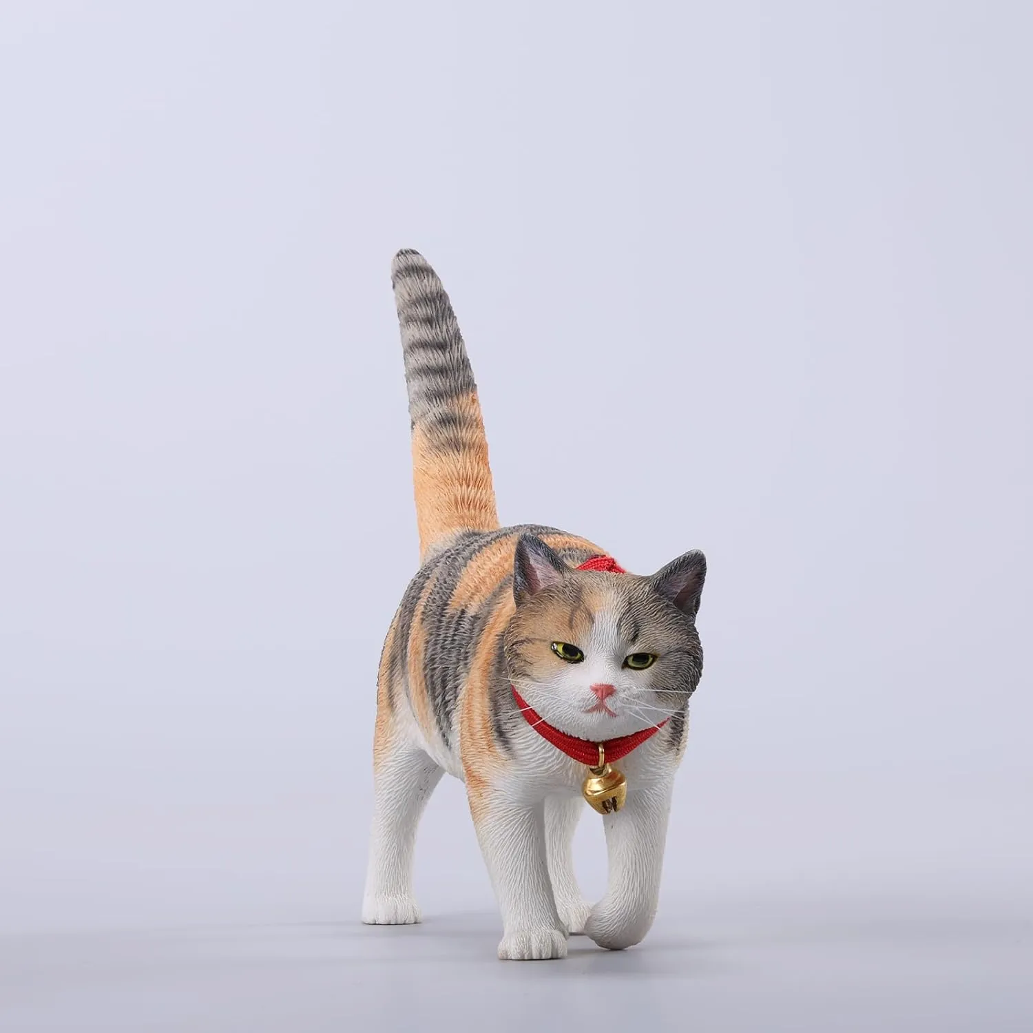 JXK MMOS X Resin Calico Cat Figurine – 1:6 Scale Collectible Cat Sculpture for Indoor Display, Cute Animal Statue for Desk, Shelf, or Gift