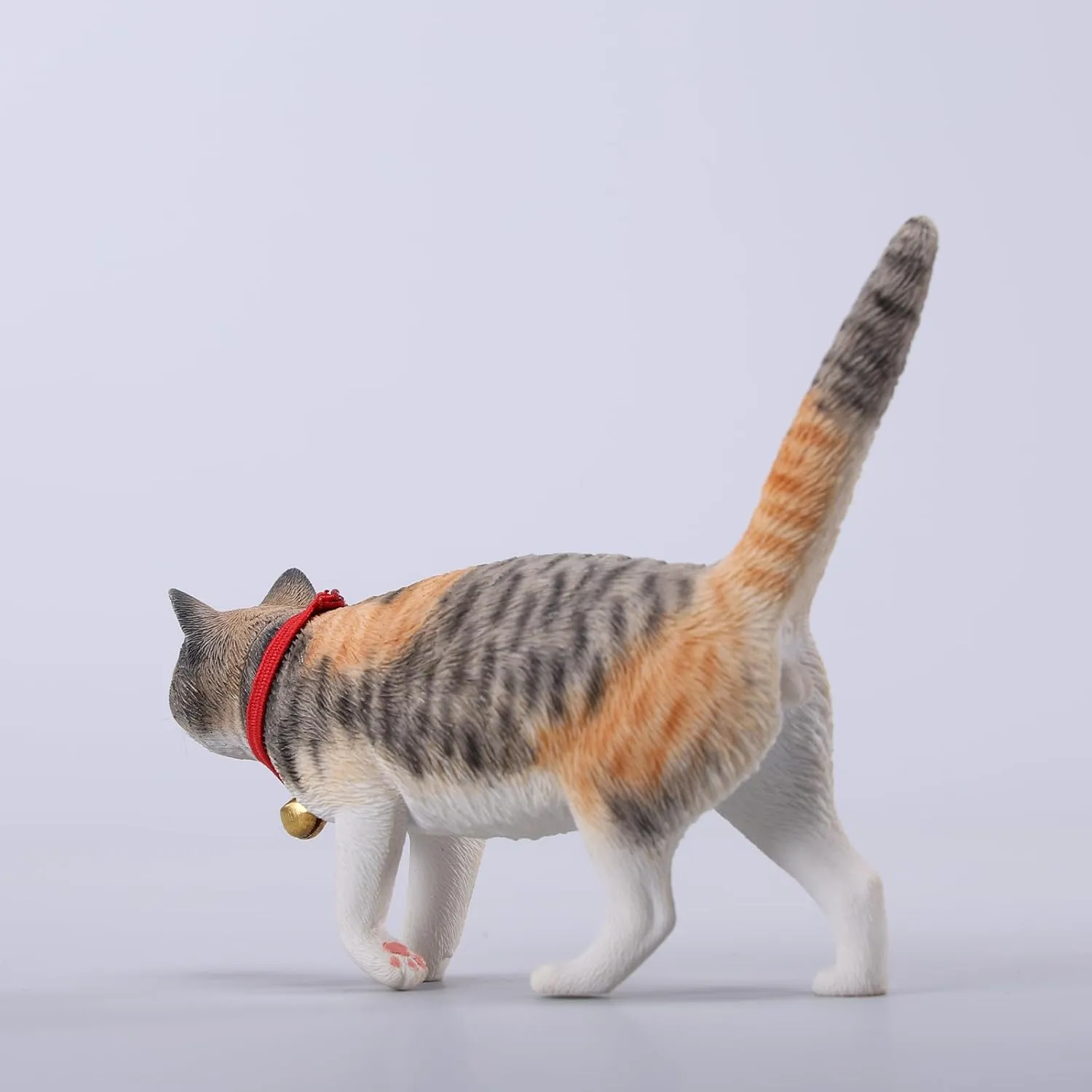 JXK MMOS X Resin Calico Cat Figurine – 1:6 Scale Collectible Cat Sculpture for Indoor Display, Cute Animal Statue for Desk, Shelf, or Gift