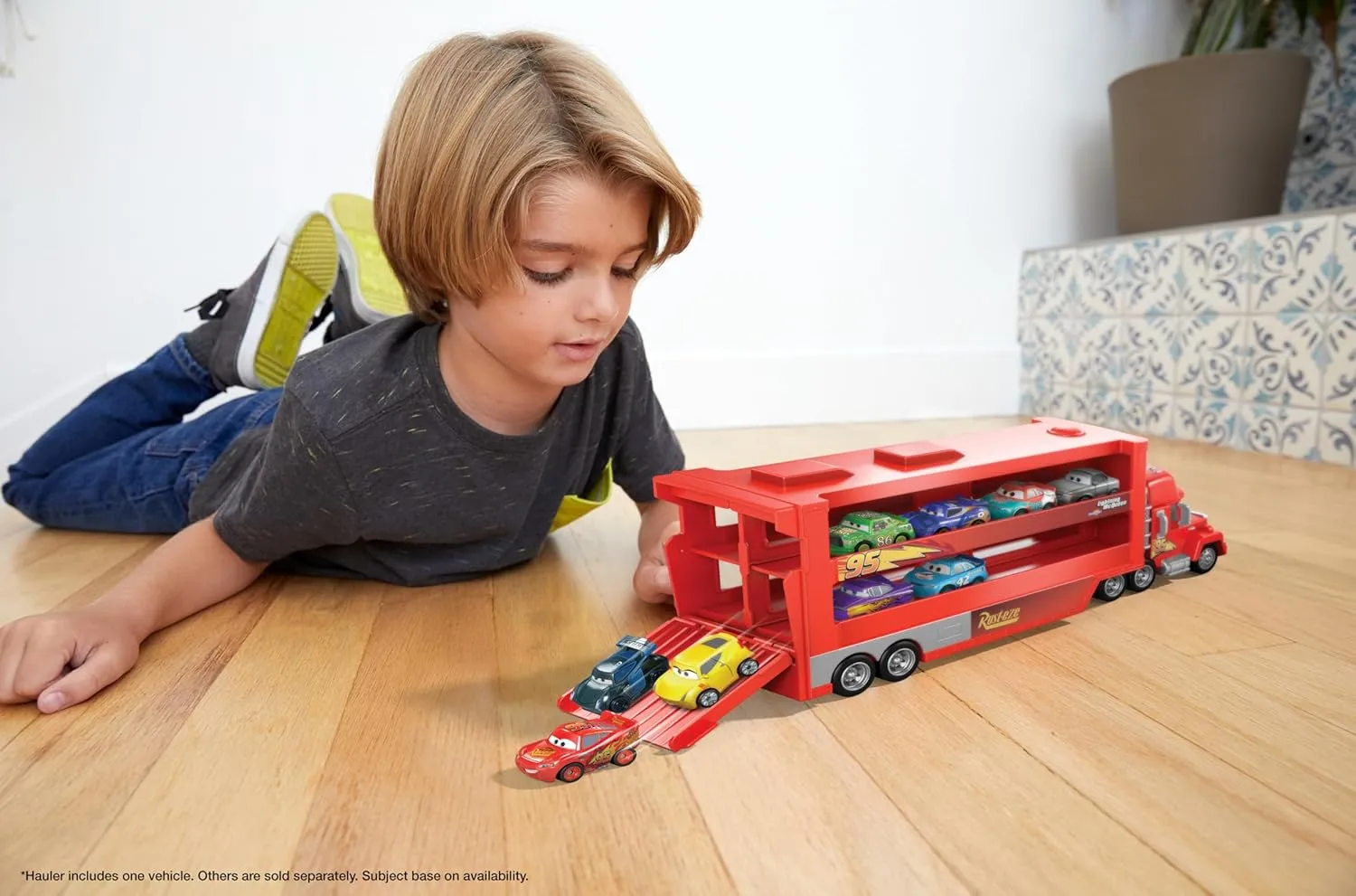 Mattel Disney and Pixar Cars Mini Mack Racers Hauler & 1 Toy Car, Transporter Truck Holds 18 Minis, Collectible Set