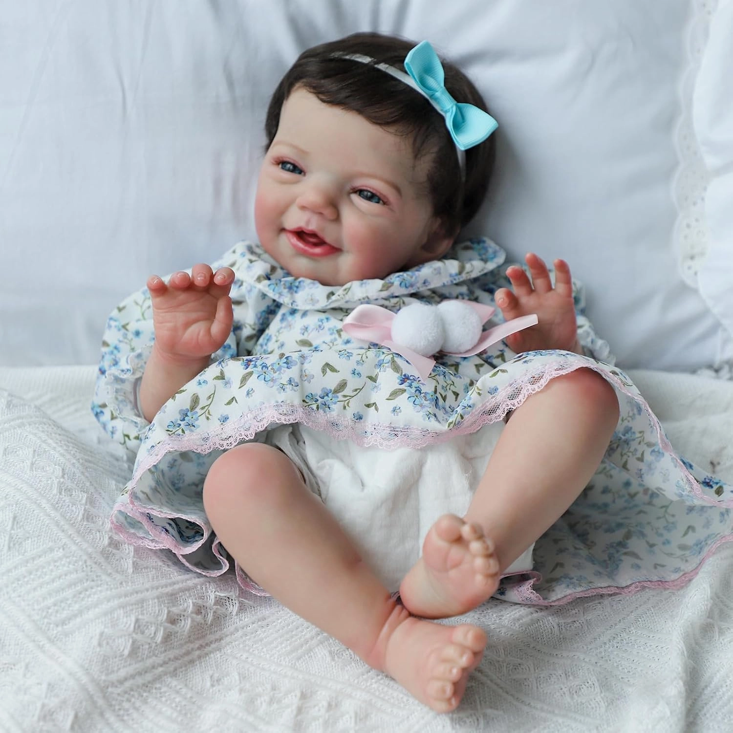 Realistic Reborn Baby Dolls, 18 Inch Sweet Smile Eyes Open Newborn Baby Dolls Girl, Soft Vinyl Real Life Baby Dolls with Weighted Body, Birthday Gift Set for Kids Age 3 