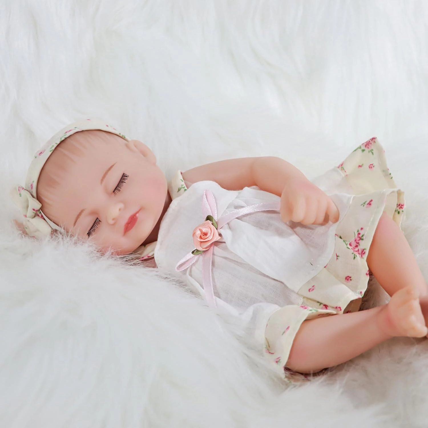 Reborn Baby Girl Doll, 10 Inches Realistic Newborn Soft Vinyl Baby Dolls Toy with Flower Dress, Birthday Baby Doll Gift for Kids Age 3  …