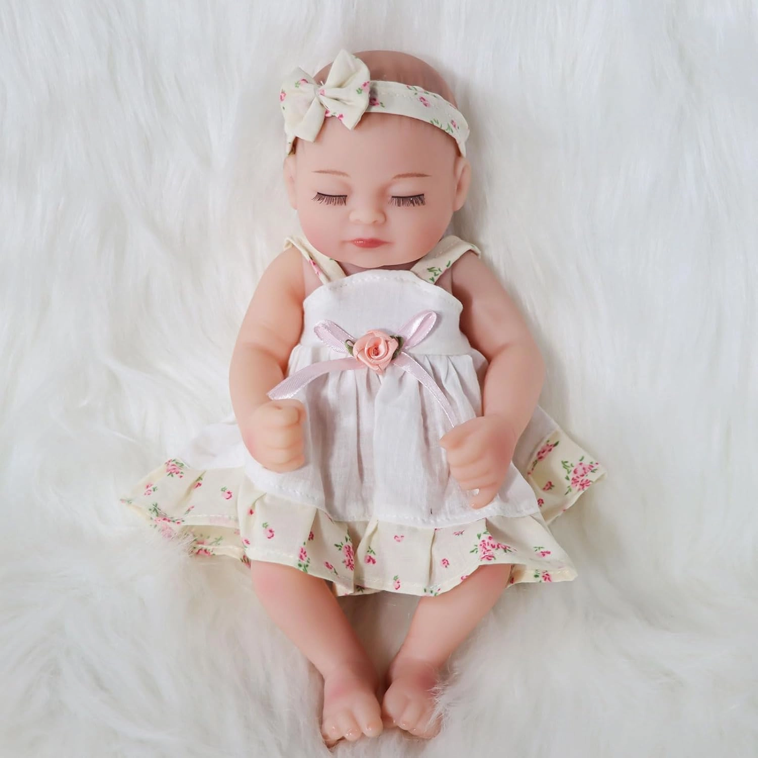 Reborn Baby Girl Doll, 10 Inches Realistic Newborn Soft Vinyl Baby Dolls Toy with Flower Dress, Birthday Baby Doll Gift for Kids Age 3  …