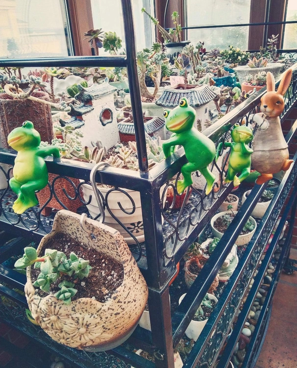 Set of 3 Cute Frog Figurines Hanging Animal Statue,Resin Pot Climbing Sculpture Outdoor Statues Ornaments Décor for Flower potFence, Yard Art Patio Lawn House (3 frogs)
