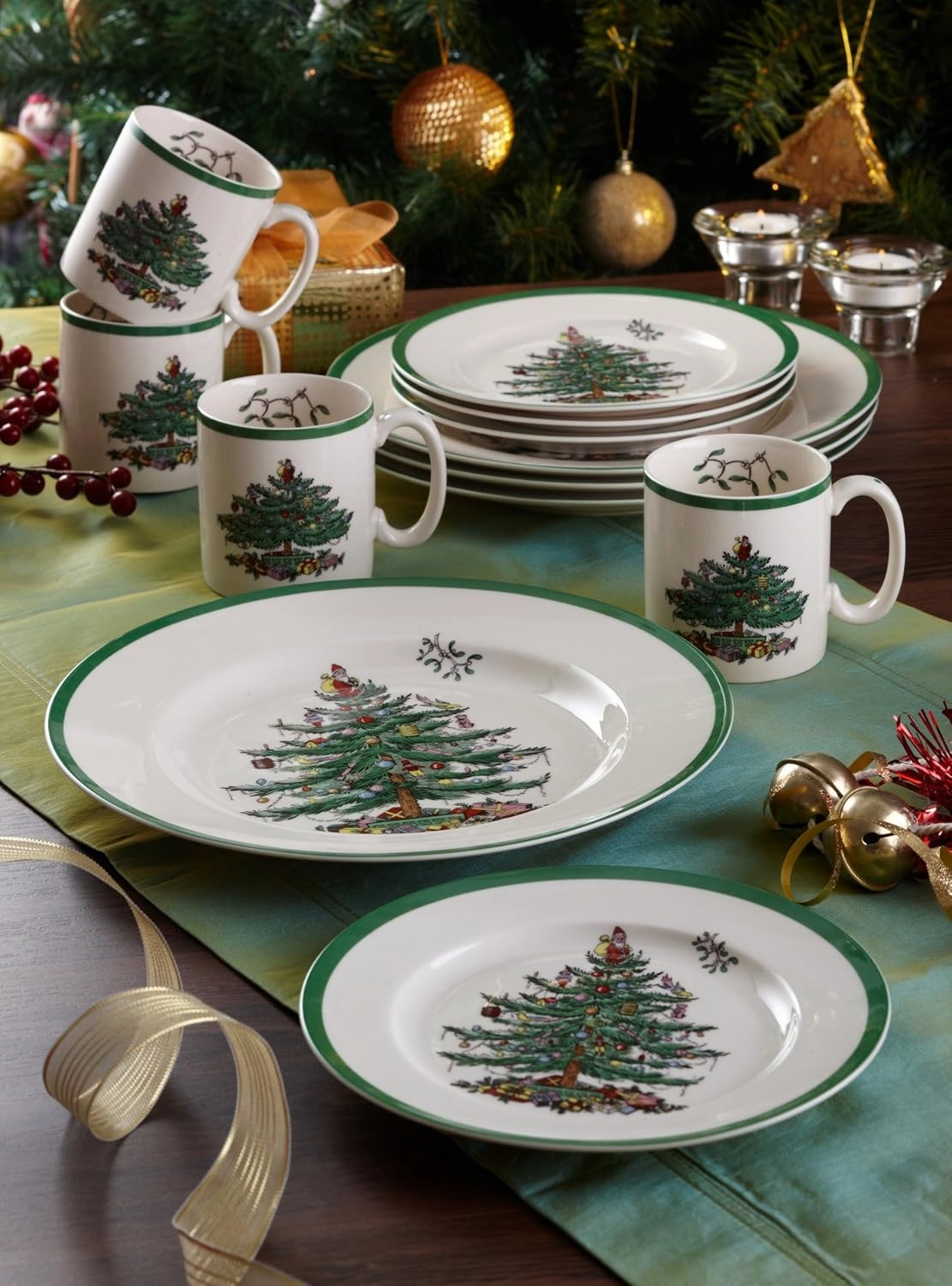 Spode Christmas Tree 12-Piece Dinnerware Set (Service for 4) - Festive Holiday Tableware Collection with Plates and Mugs - Fine Earthenware Christmas Dinnerware - Microwave & Dishwasher Safe