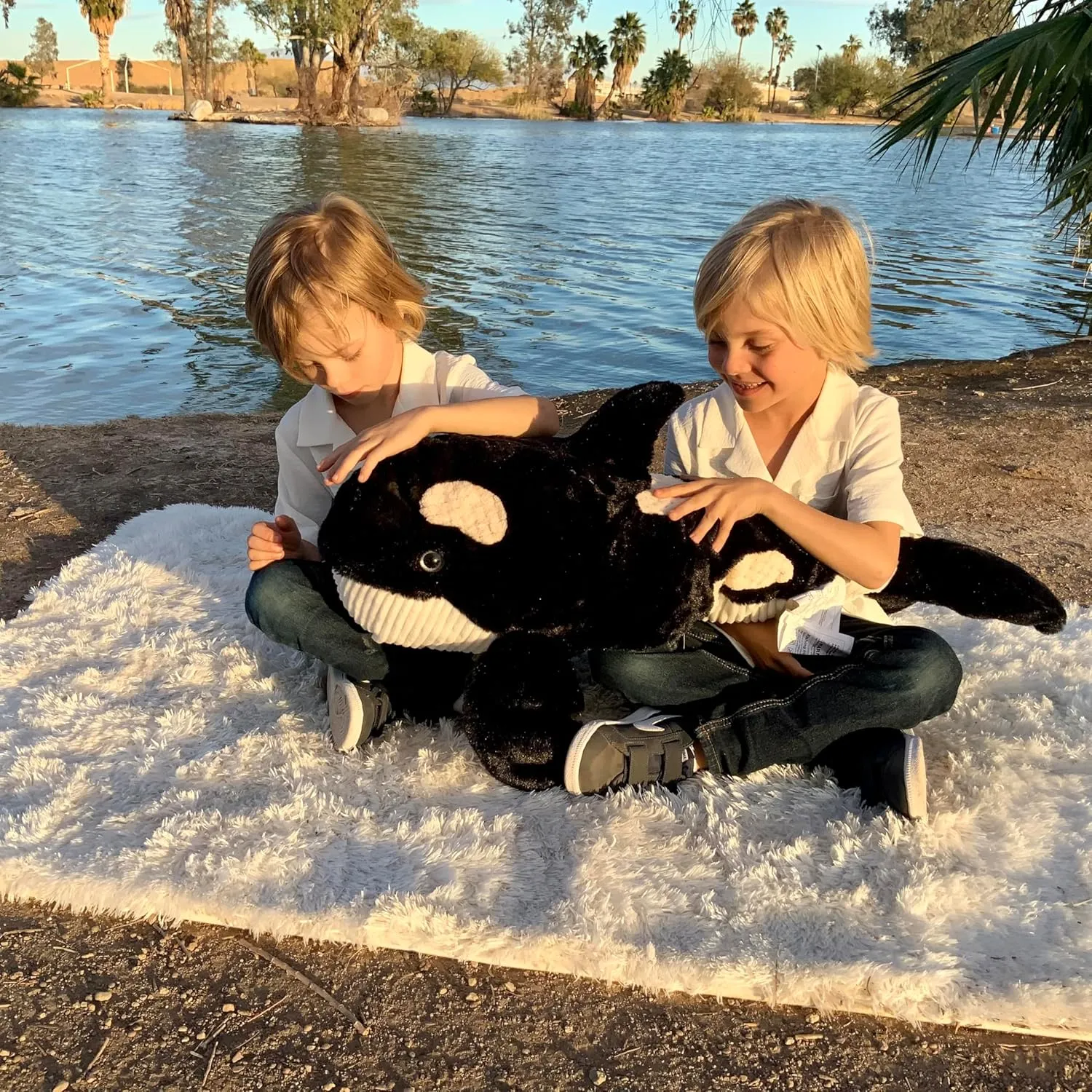 Tezituor Stuffed Orca Plush Toy 31inch Soft Orca Stuffed Animal Killer Whale Stuffed Animal Blackfish Sea Critters Gifts for Kids on Birthday Christmas